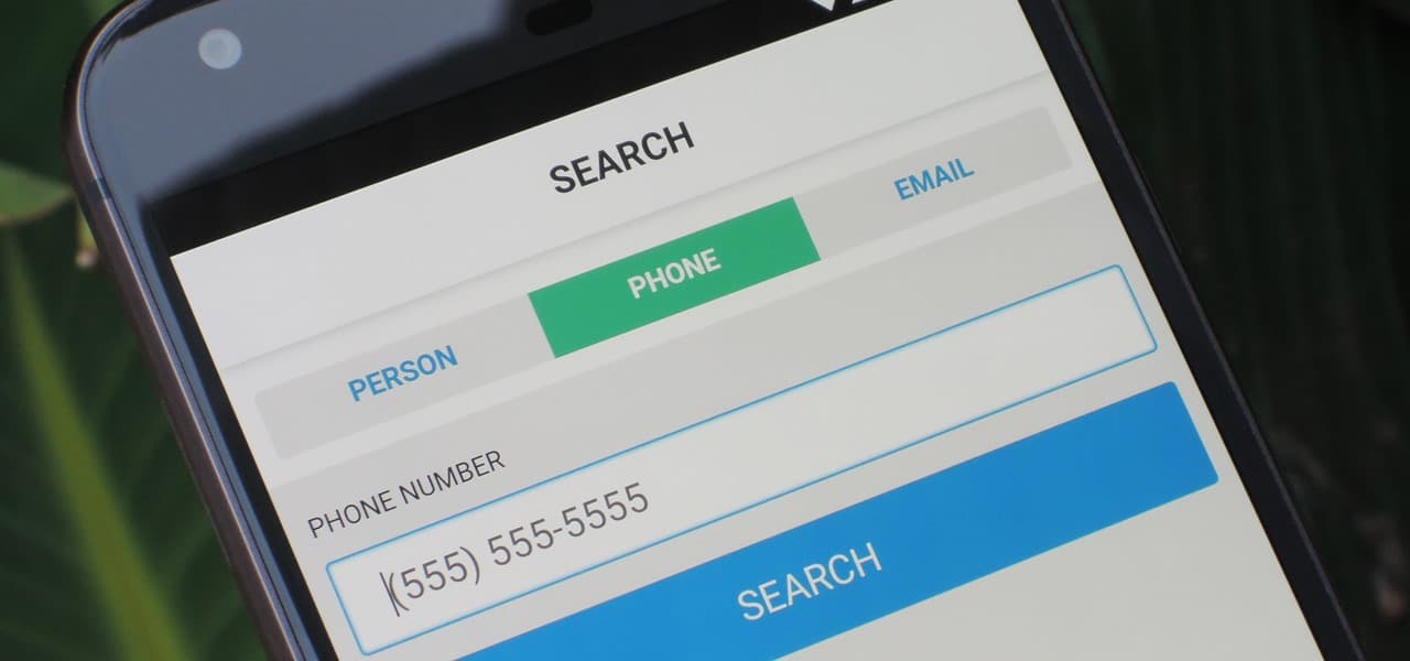 Smartphone displaying an unknown incoming call from an unidentified phone number